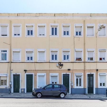 Vita Portucale ! Bright Campo Ourique W/ Terrace Lisbon Luaran gambar