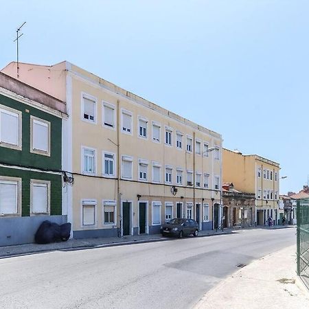 Vita Portucale ! Bright Campo Ourique W/ Terrace Lisbon Luaran gambar