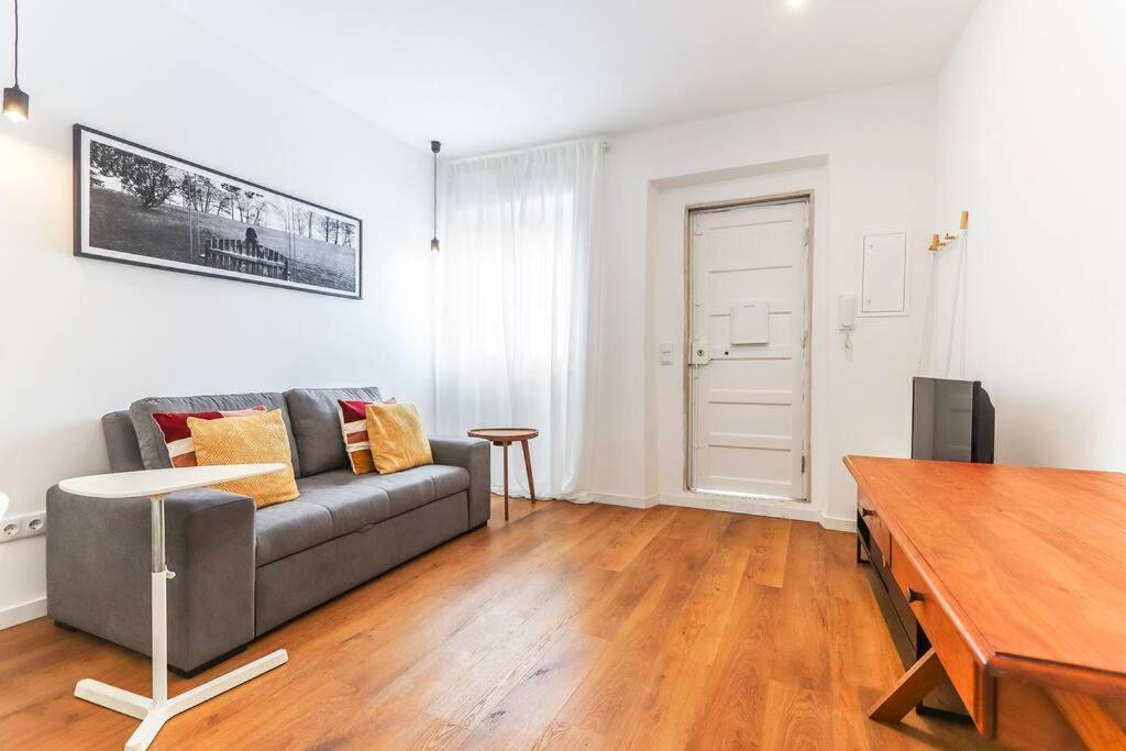 Vita Portucale ! Bright Campo Ourique W/ Terrace Lisbon Luaran gambar