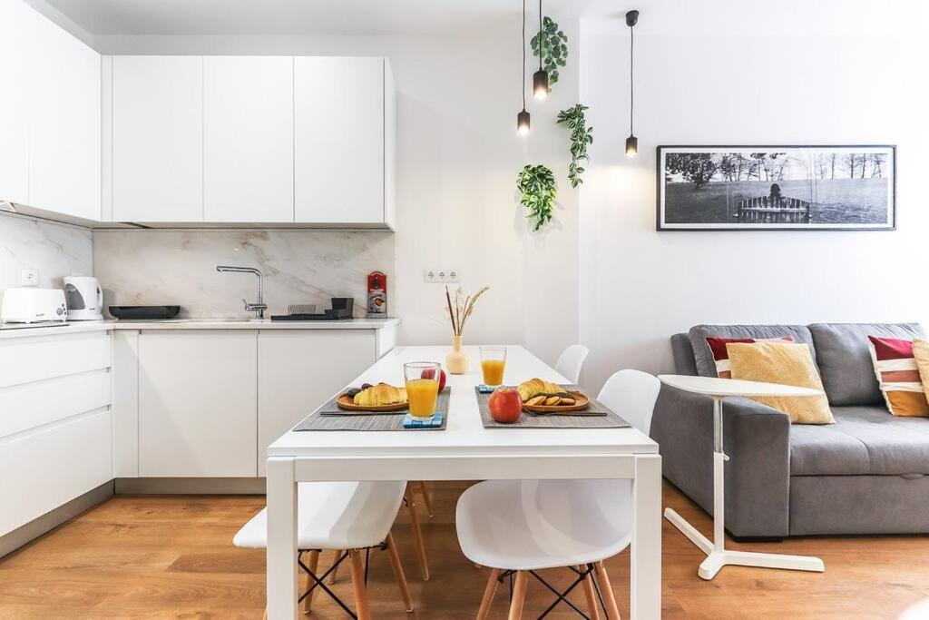 Vita Portucale ! Bright Campo Ourique W/ Terrace Lisbon Luaran gambar