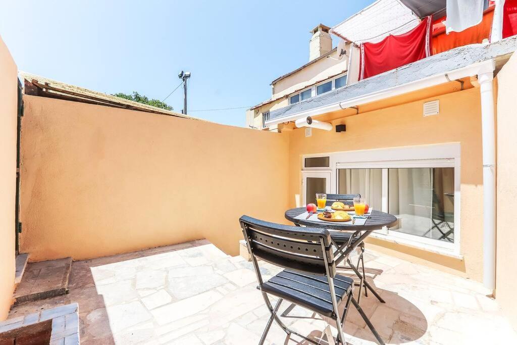 Vita Portucale ! Bright Campo Ourique W/ Terrace Lisbon Luaran gambar