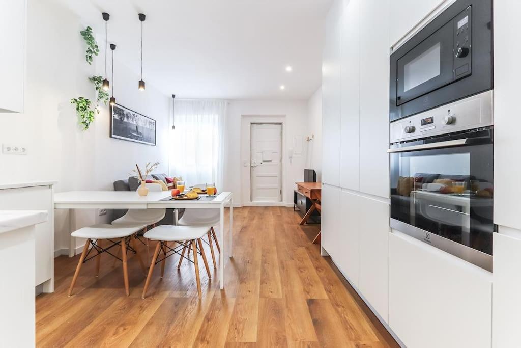 Vita Portucale ! Bright Campo Ourique W/ Terrace Lisbon Luaran gambar