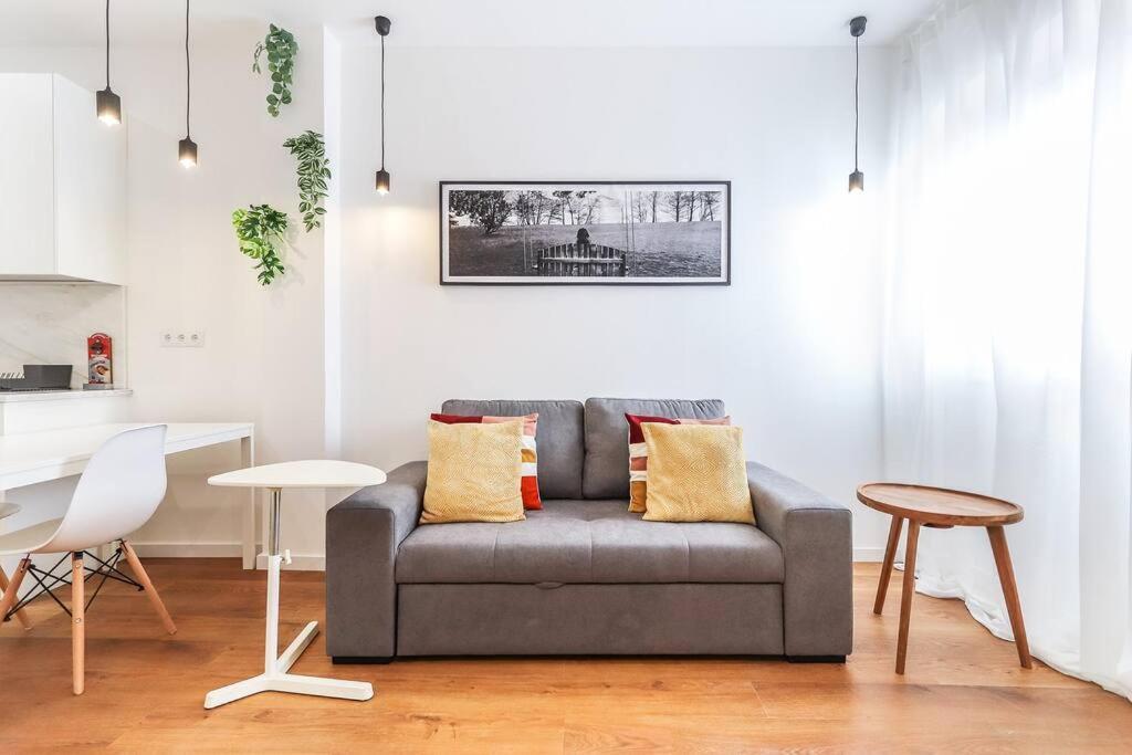 Vita Portucale ! Bright Campo Ourique W/ Terrace Lisbon Luaran gambar
