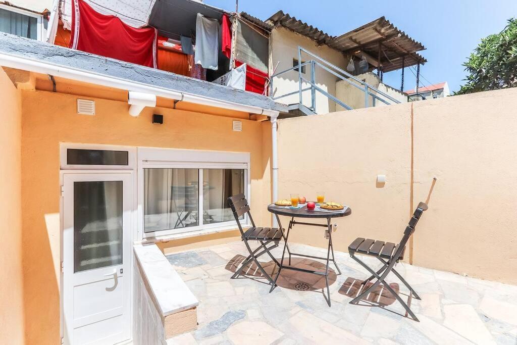 Vita Portucale ! Bright Campo Ourique W/ Terrace Lisbon Luaran gambar