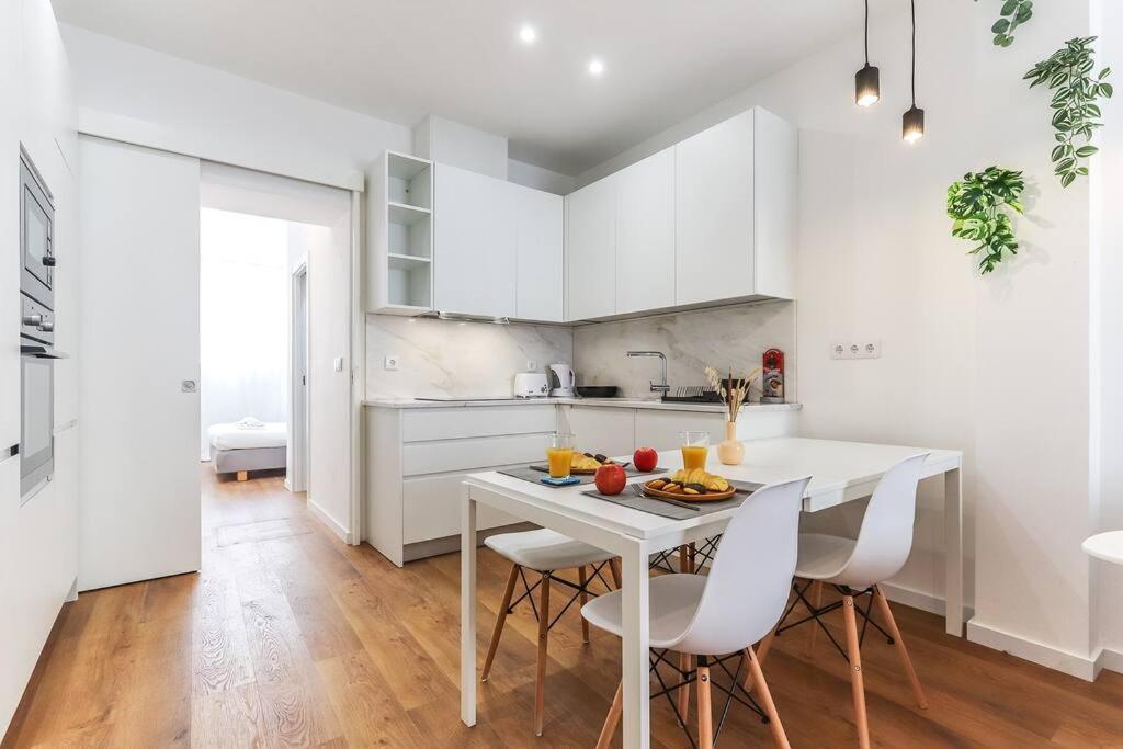 Vita Portucale ! Bright Campo Ourique W/ Terrace Lisbon Luaran gambar